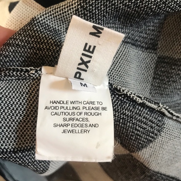 Pixie Market Black and White Key-Hole Top✨🥰 - Picture 4 of 4